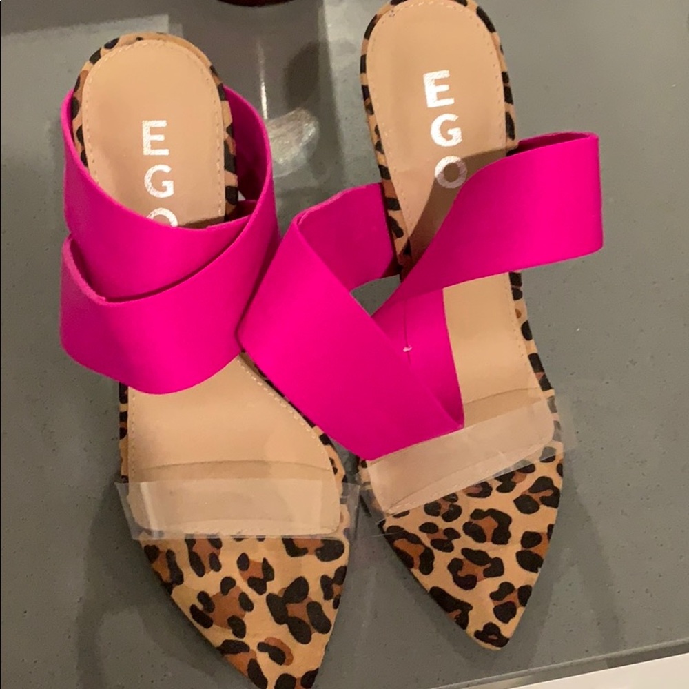 Leopard neon pink pointed heels